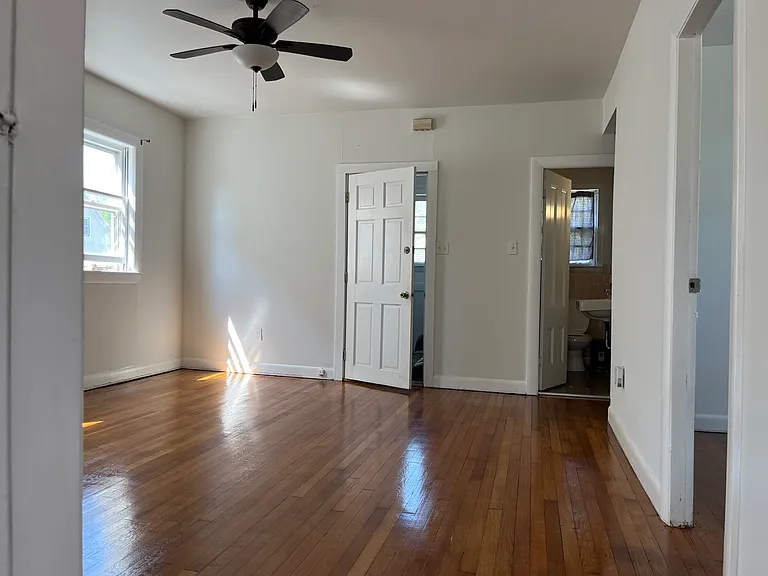 2 Hyacinth St #2 — Photo 2