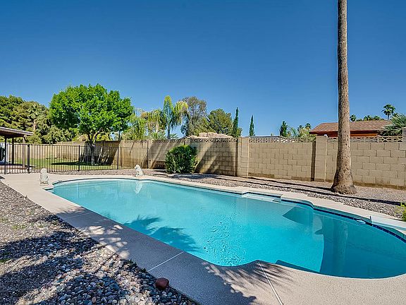 2nd image of 532 E Meadow Ln