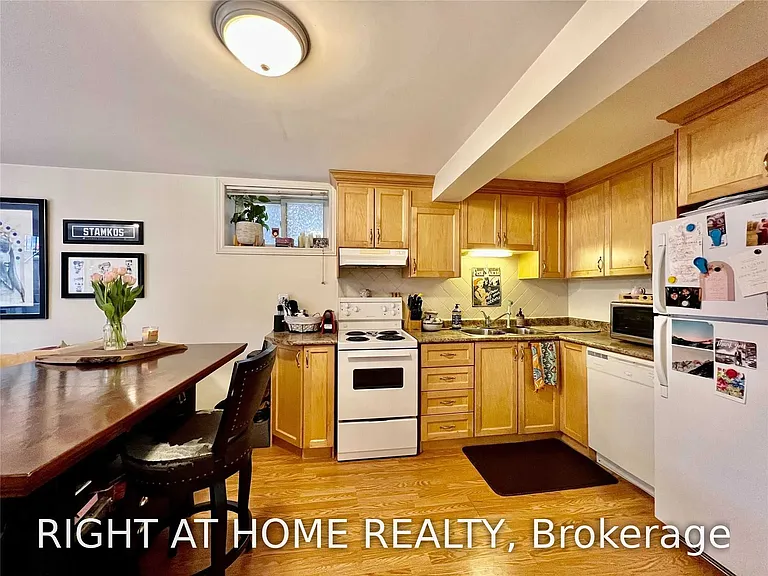 1198 Avenue Rd #B — Photo 5