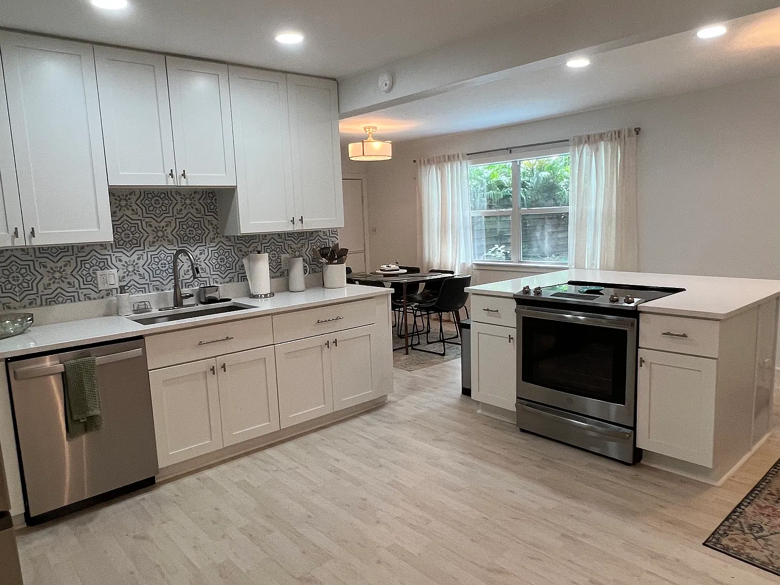 2 bed, 1120 sqft, $3,600 — Photo 2