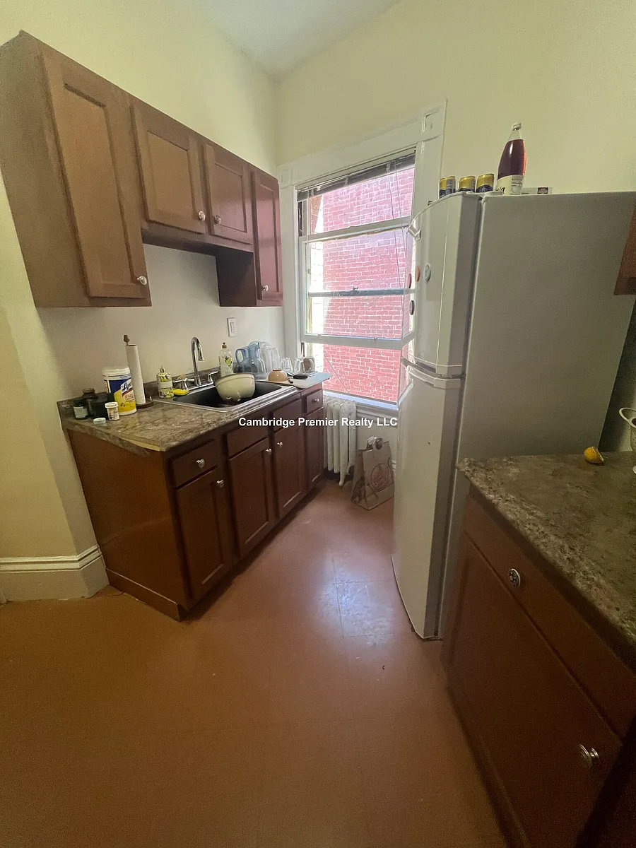 Building Photo - 2 Ware St #209