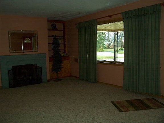 5th image of 22 Norris Dr