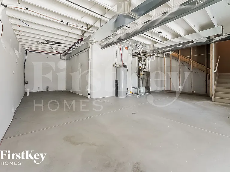 1902 Villageview Ln — Photo 16