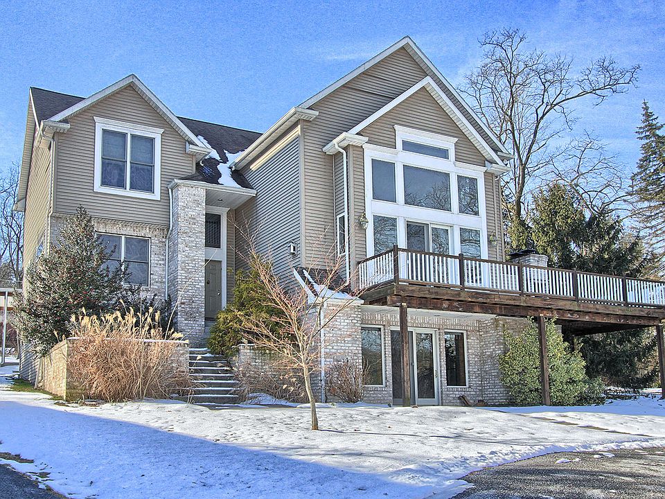 2nd image of 16 Stone Spring Ln