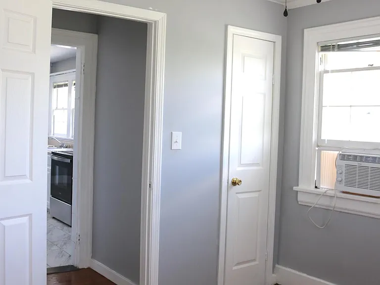 210 W Poplar St #B — Photo 11