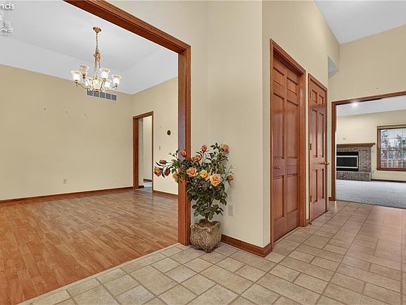 4th image of 612 Bayberry Rd