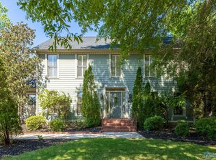 2401 Surrey Ln SE, Decatur, AL 35601