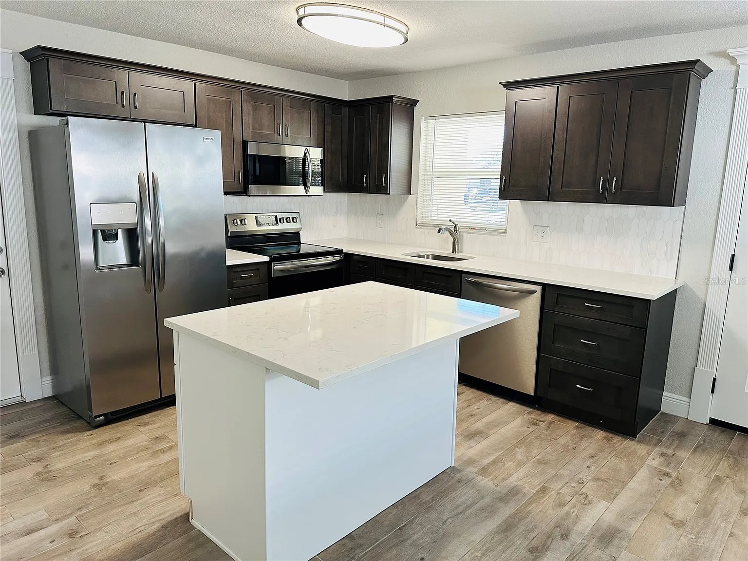 2 bed, 805 sqft, $2,200 — Photo 3