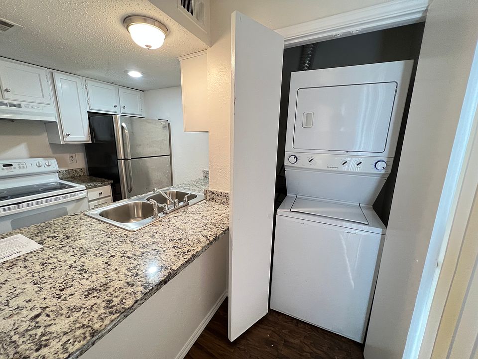 1st image of 9520 Royal Ln APT 325