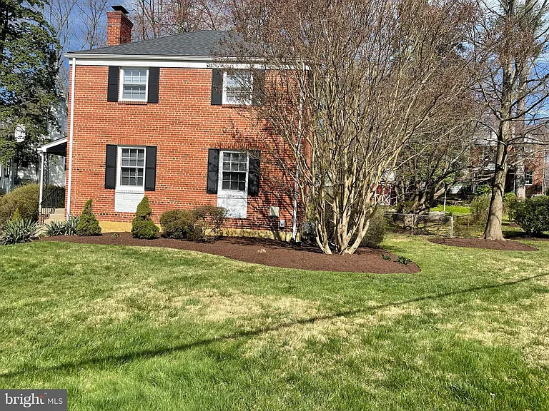 2924 Marshall St — Photo 2