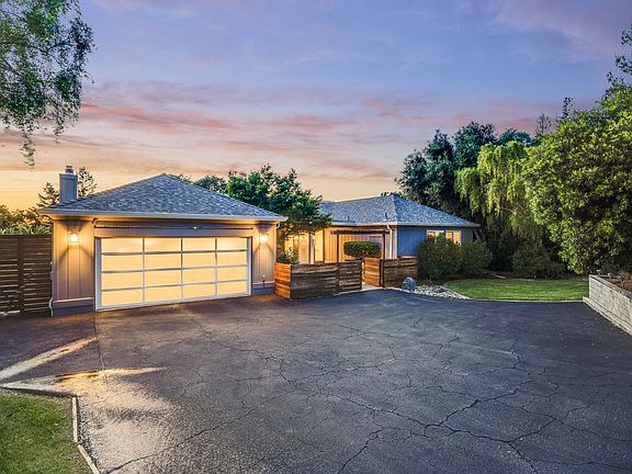 3rd image of 16715 Oak View Cir