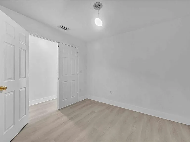 727 Kensington Lake Cir — Photo 42