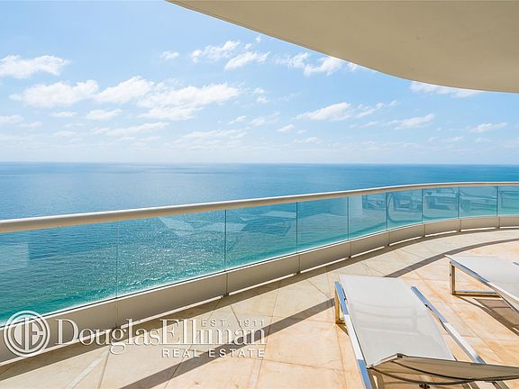 4th image of 16047 Collins Ave #3404