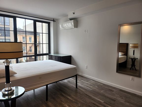 5th image of 433 W 53rd St APT 52