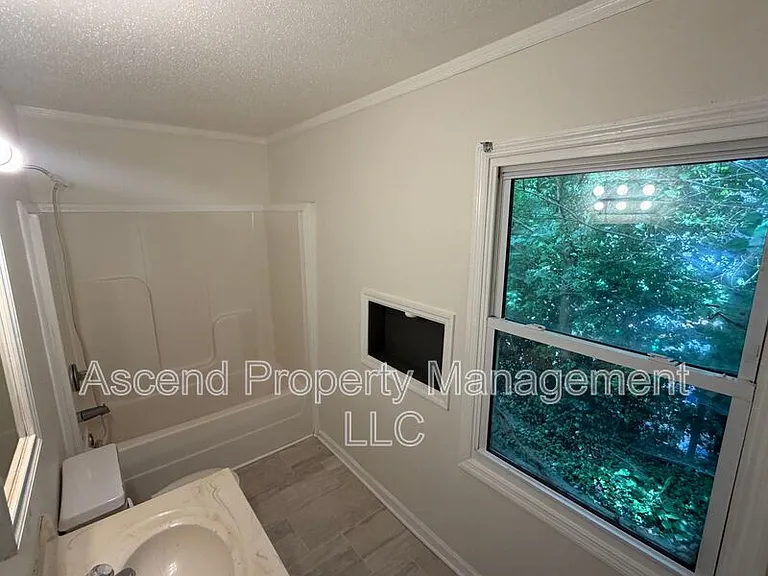 2 Bell Ave #B — Photo 5