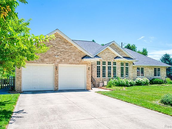 3rd image of 5382 Meadowlawn Rd