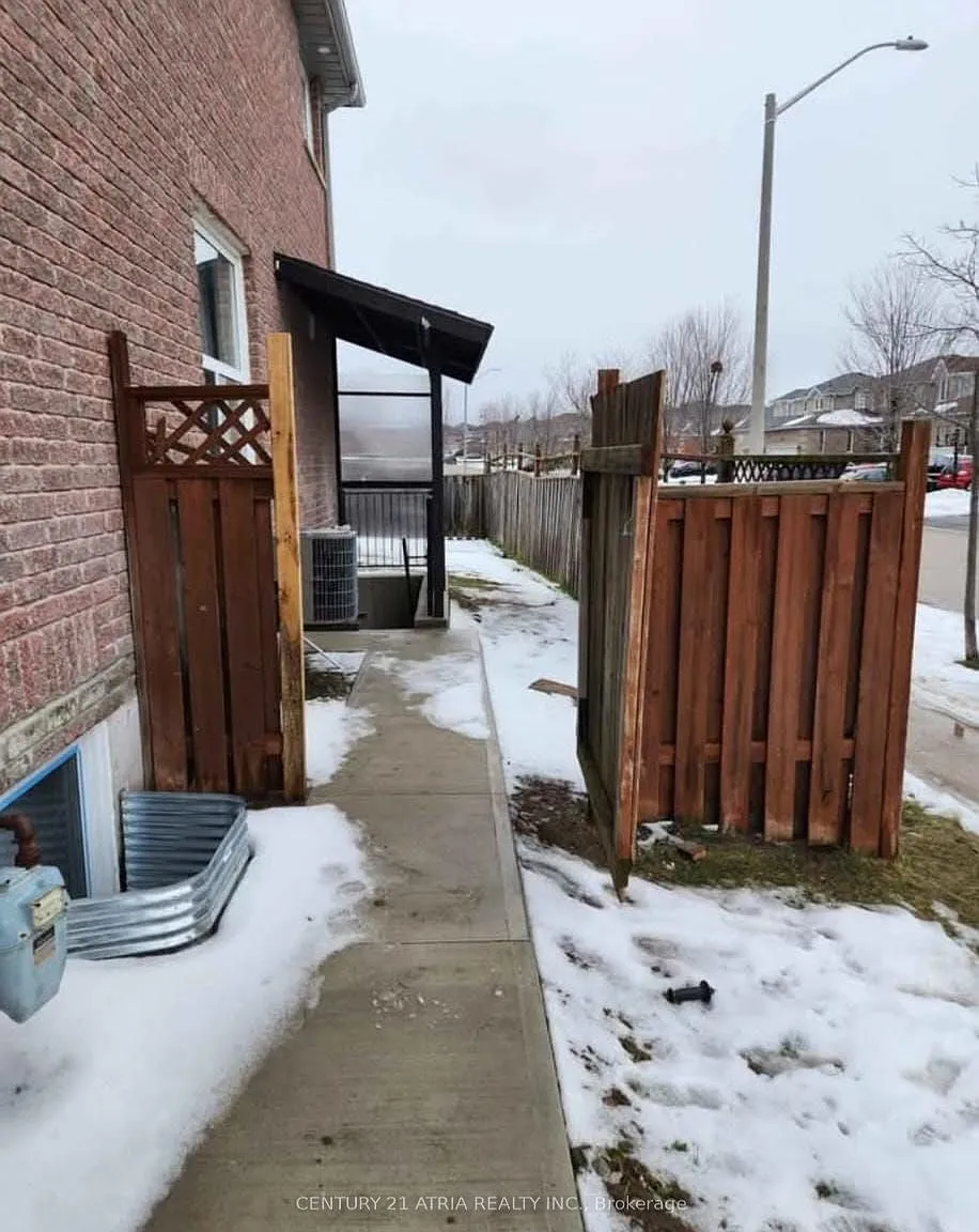 3 bed, $2,200 — Photo 2