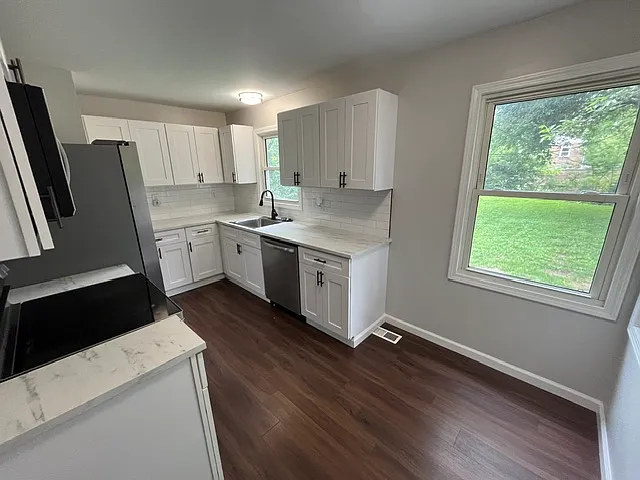 3130 Dresden St — Photo 7