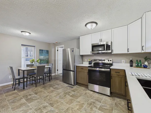 920 Farrington St, Saint Paul, MN 55117