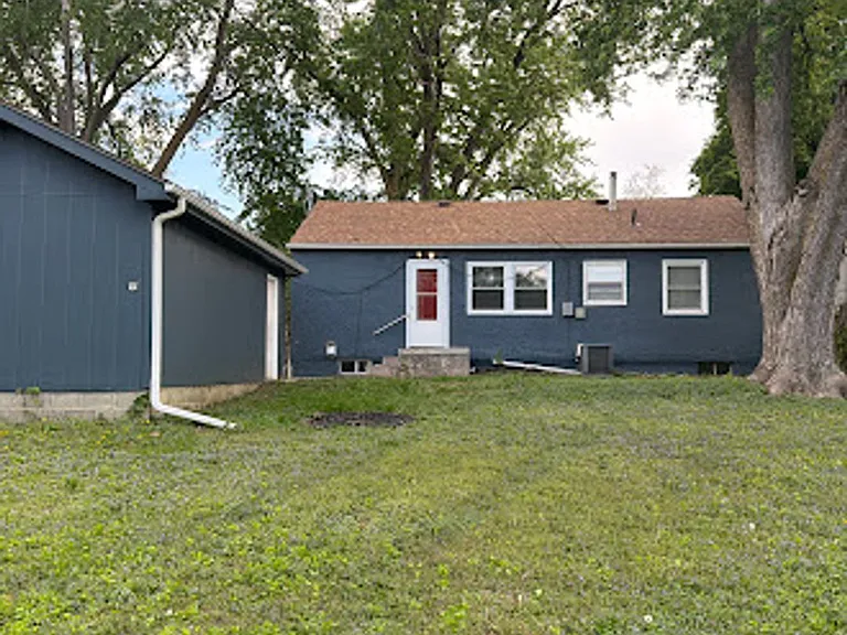 6020 Franklin St — Photo 2