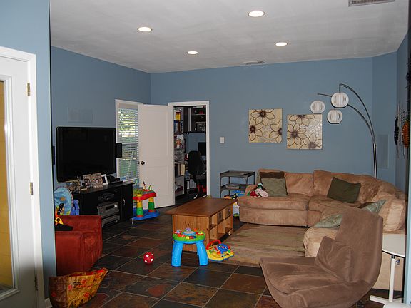 4th image of 1510 Dartmouth Ave