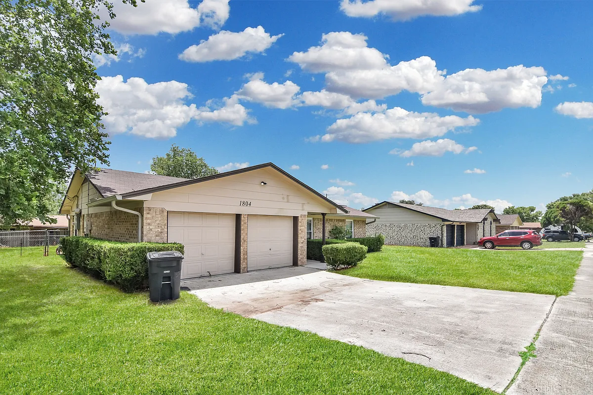 Building Photo - 1804 Ruiz Dr