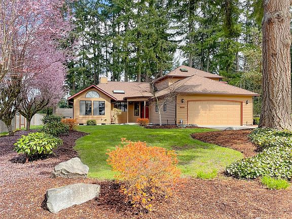 2nd image of 4418 Autumn Gold Court SE