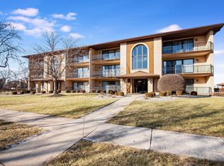 8336 160th Pl APT 2E, Tinley Park, IL 60477