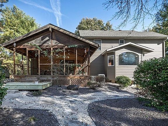 4th image of 8801 Rosewood Hills Dr