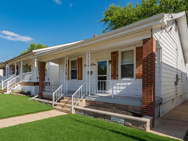 1304 Dammert Ave — Photo 3