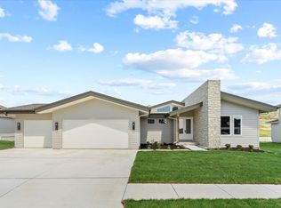 2230 NW Palisades Dr, Riverside, MO 64150