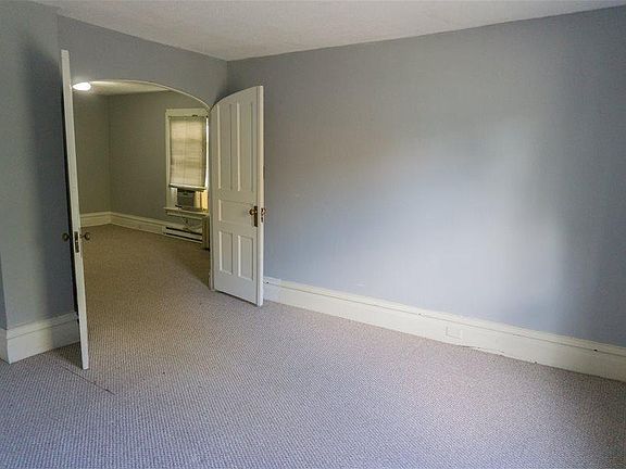 4th image of 30 1/2 Taft St