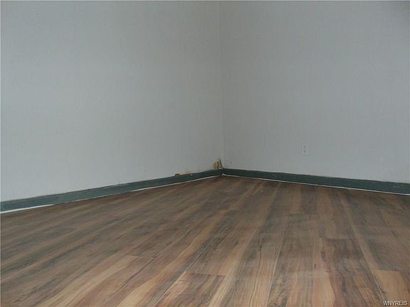 5th image of 970 Oliver St