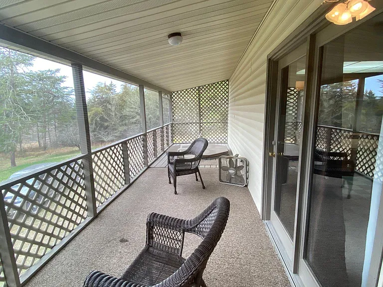 1303 Lake Front Dr — Photo 9