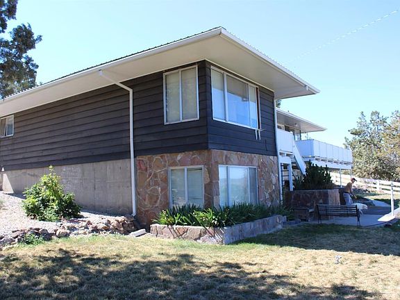 2nd image of 701 NE Rawhide Ln