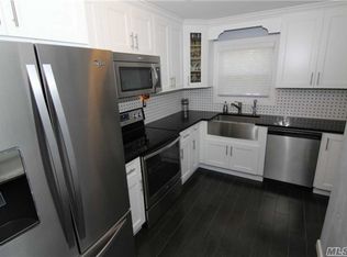 883 Old Nichols Rd, Hauppauge, NY 11749