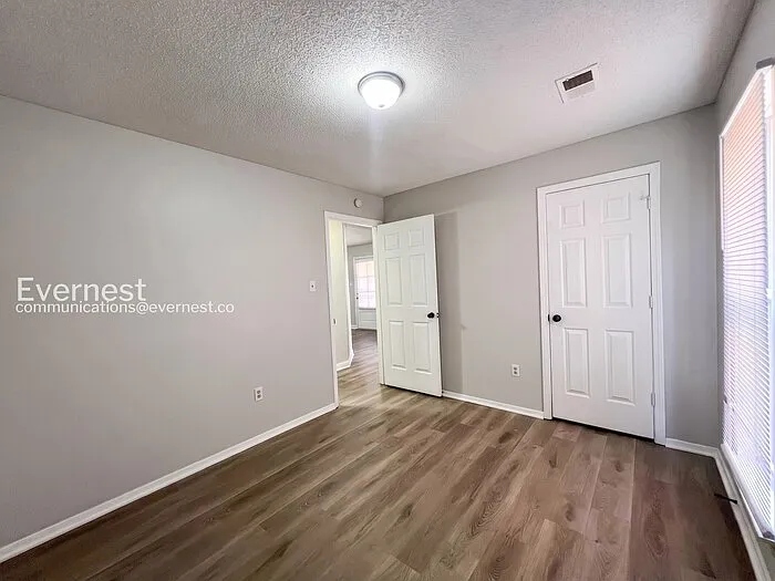 1208 W East Ross Pkwy — Photo 15