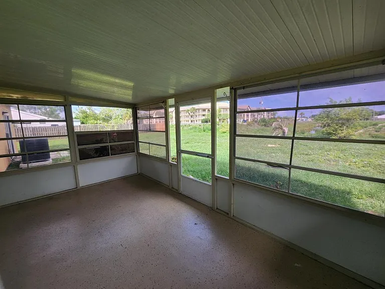 3985 Avanti Cir — Photo 18