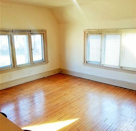 Open concept kitchen to living room