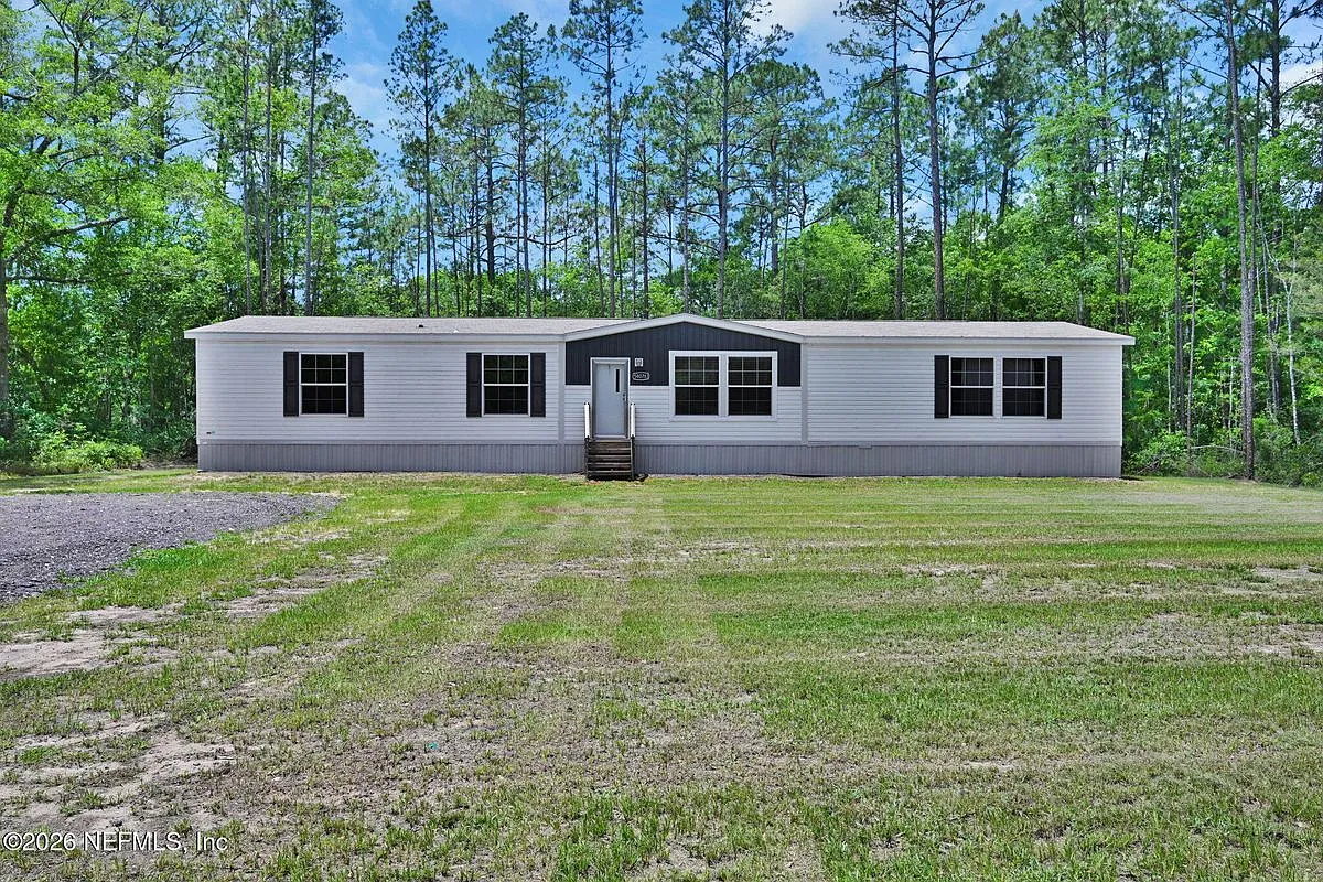 5 bed, 3.0 bath, 2052 sqft, $2,500 — Photo 3
