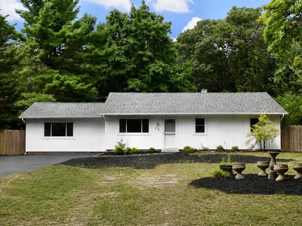 76 Wards Lane, Bellport, NY 11713