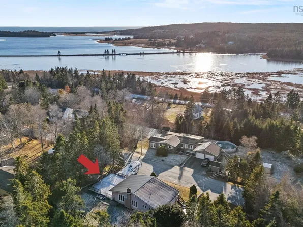 44 Lahey Dr, Halifax, NS B2Z 1R2