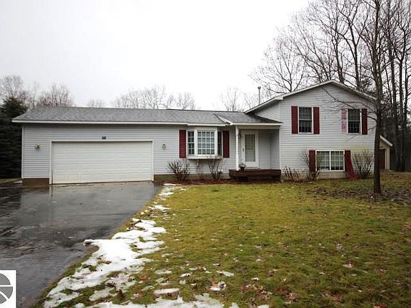 2nd image of 528 Shelly B Ln