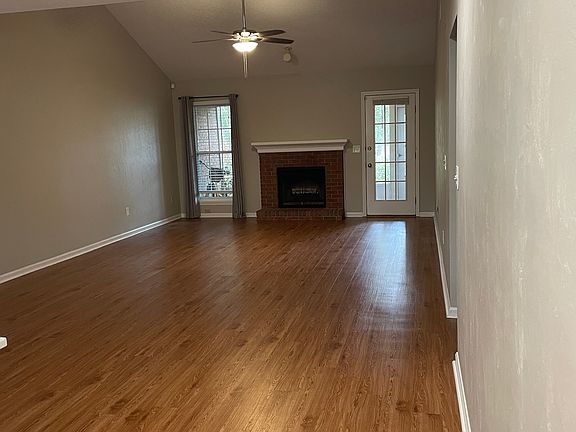 5th image of 802 Elizabeth Dr
