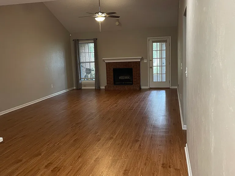 802 Elizabeth Dr — Photo 5