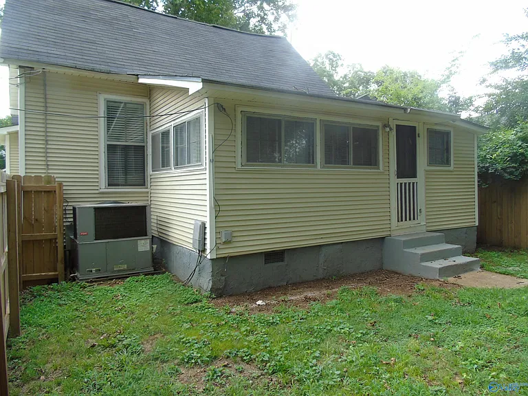 711 Cross St NW — Photo 13