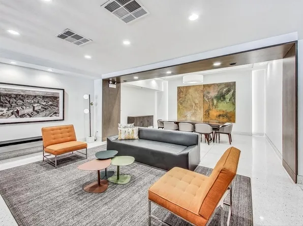 165 N Canal St APT 911, Chicago, IL 60606