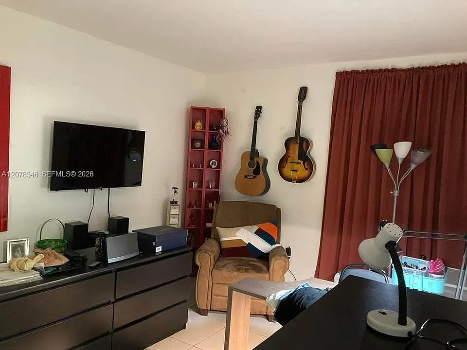 Coral Way Gardens Condo — Photo 4