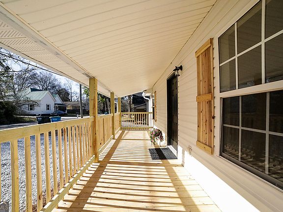 4th image of 67 Cotton St