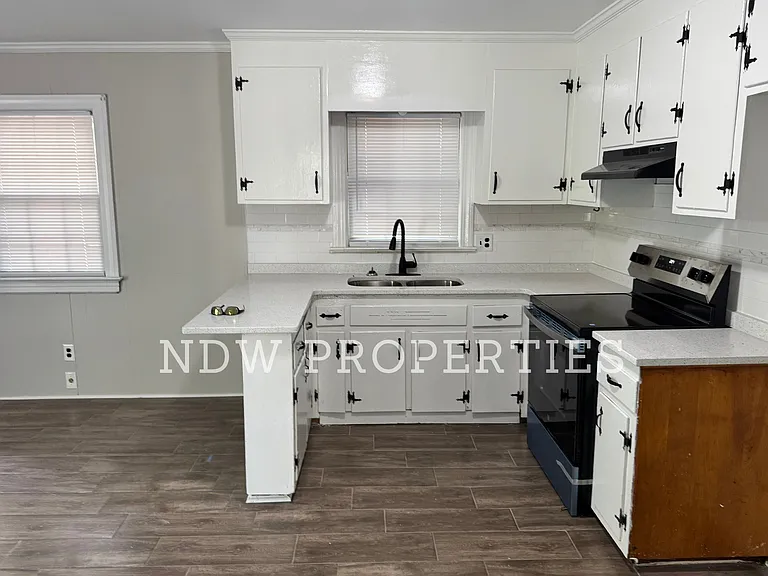 1604 Barnes St — Photo 5